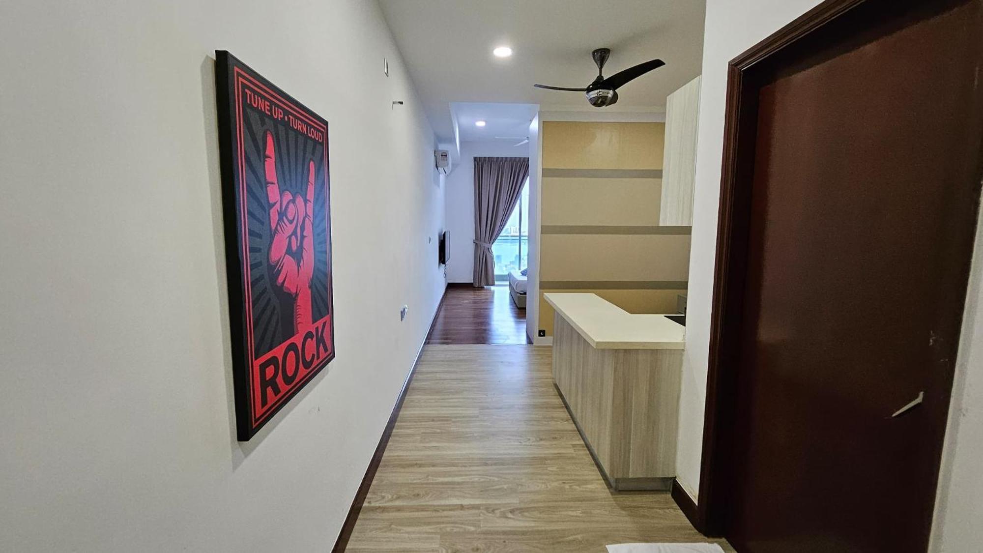 ג'והור בהרו Paragon Suites Studios With Private Jacuzzi Near Ciq Rts מראה חיצוני תמונה