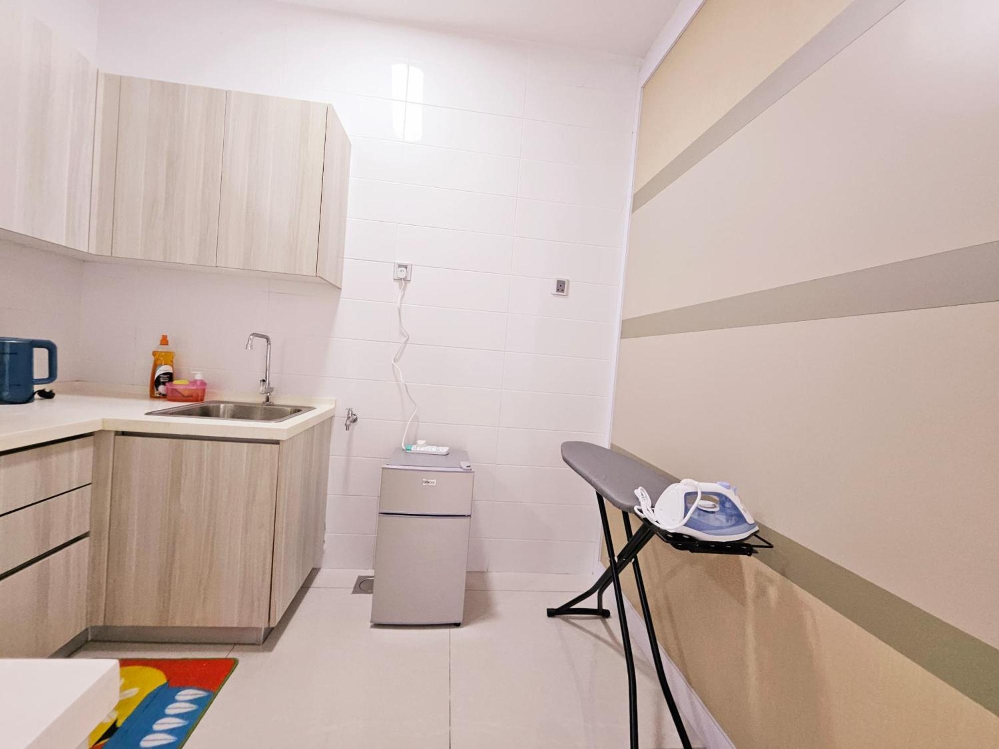 ג'והור בהרו Paragon Suites Studios With Private Jacuzzi Near Ciq Rts מראה חיצוני תמונה