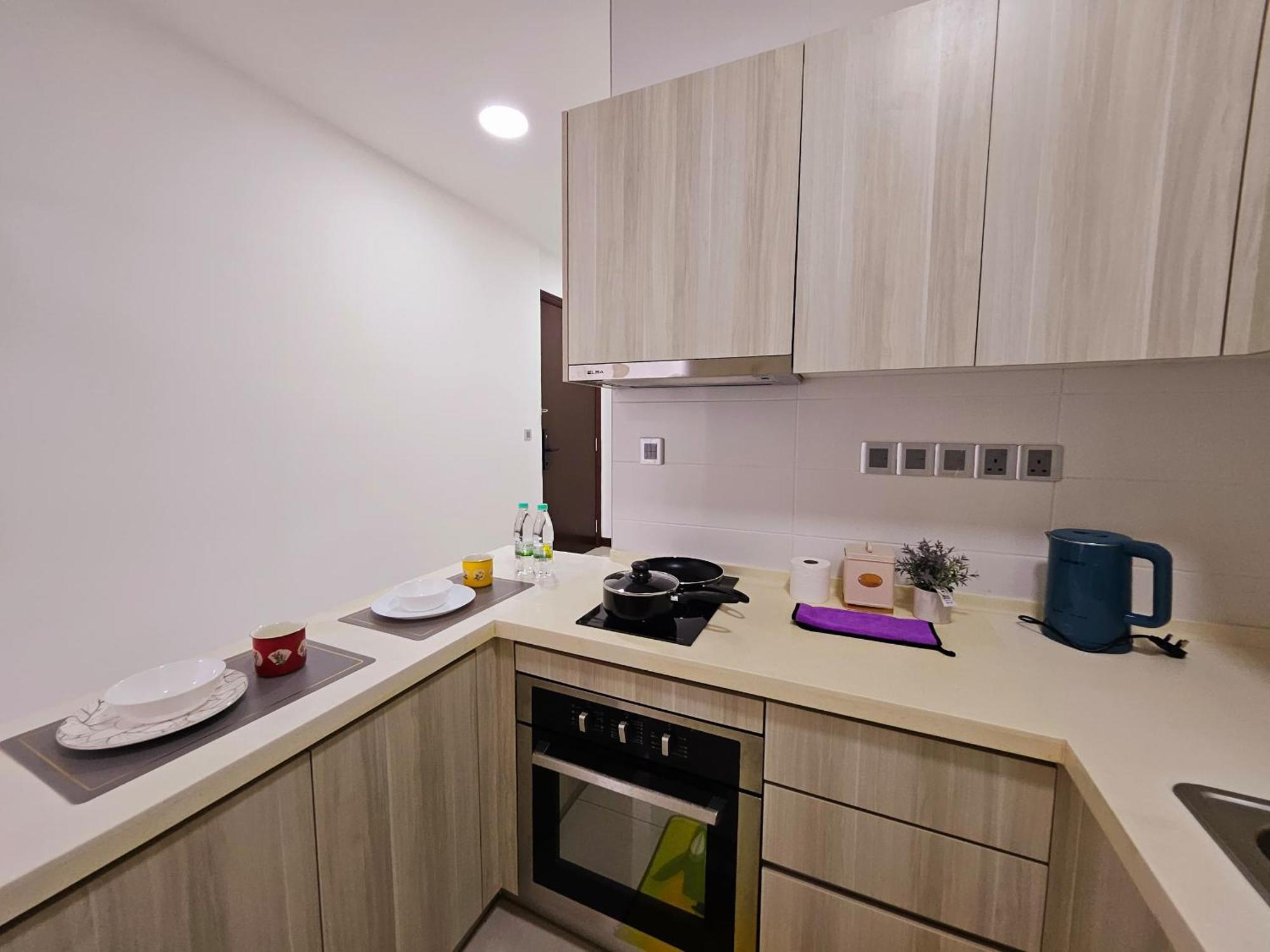 ג'והור בהרו Paragon Suites Studios With Private Jacuzzi Near Ciq Rts מראה חיצוני תמונה