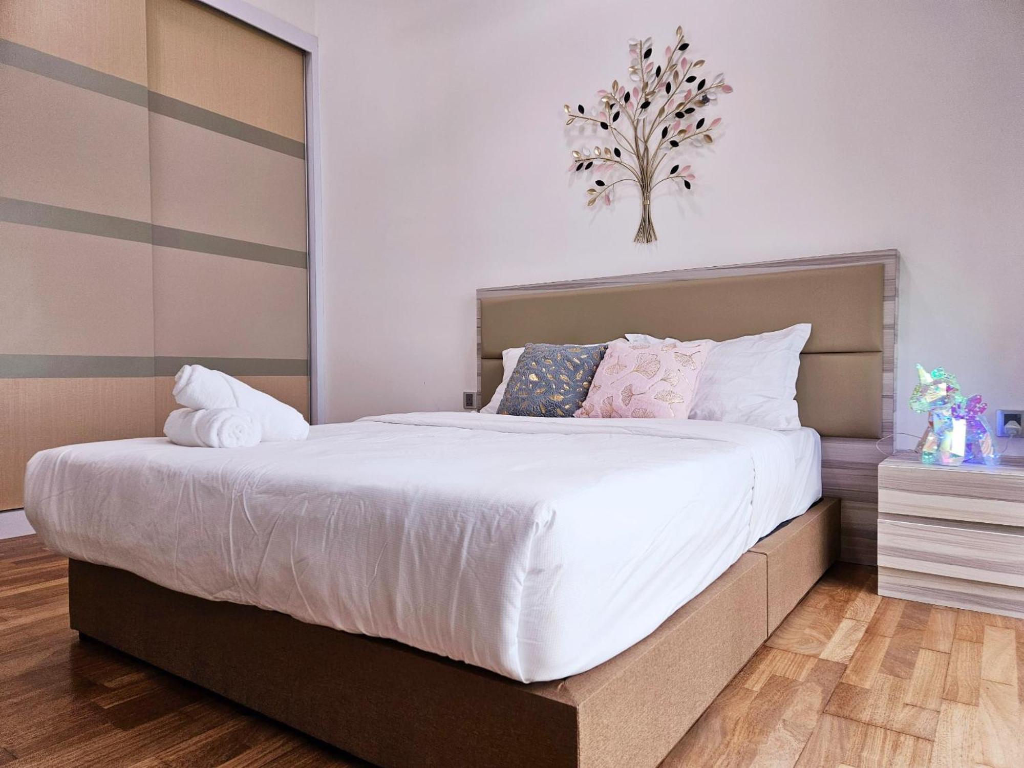 ג'והור בהרו Paragon Suites Studios With Private Jacuzzi Near Ciq Rts מראה חיצוני תמונה