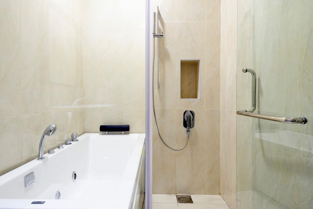 ג'והור בהרו Paragon Suites Studios With Private Jacuzzi Near Ciq Rts מראה חיצוני תמונה